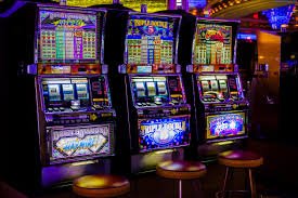 Người dùng Việt Nam chơi baccarat live casino trên điện thoại tại alo789bet